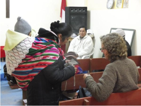 Debbie discussing products for the Artesania project with Yésica Luque in Juliaca, Perú